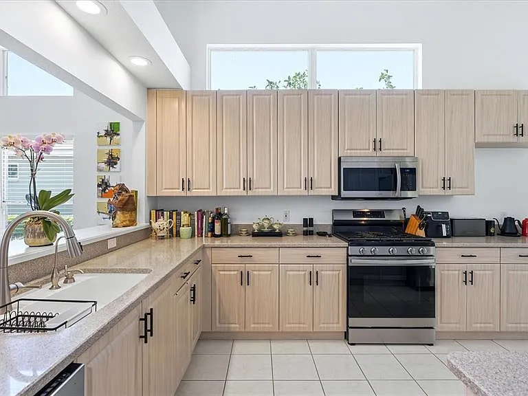 8009 Hampton Ct — Photo 13