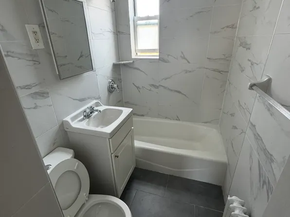 22417 67th Ave, Oakland Gardens, NY 11364