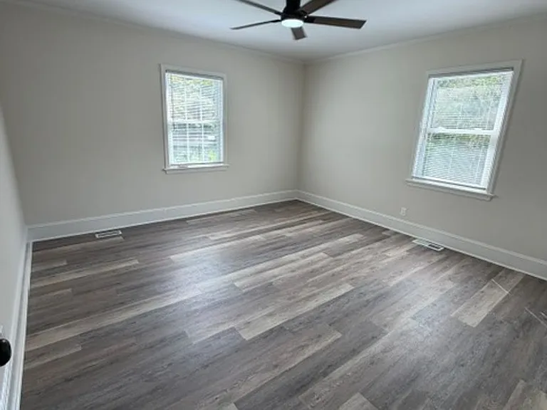 905 Riverside Dr — Photo 10