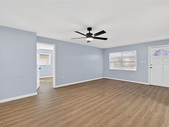 4th image of 876 Linnaen Ter NW
