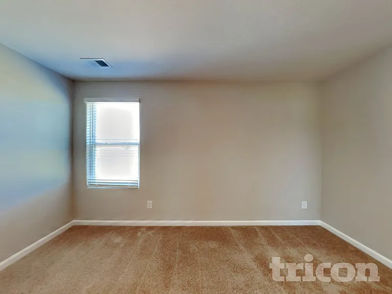 260 Chedworth Dr — Photo 16
