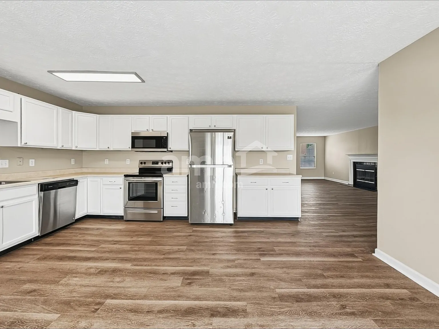 4 bed, 2.5 bath, 2479 sqft, $2,465 — Photo 4