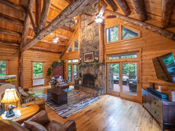 135 East Brook Crossing, Wilmington, VT 05363
