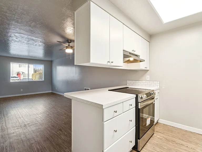 2-WEEKS FREE | North River Apartments — Photo 17