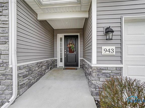 3rd image of 943 Plum Grove Ln