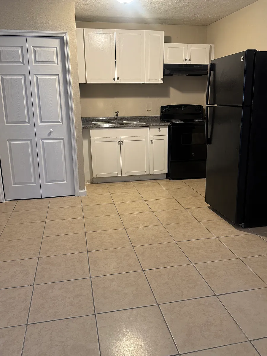 Building Photo - 5380 Vance Ave #1