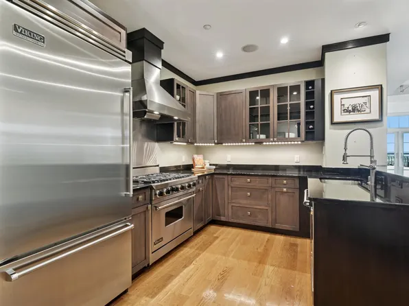 174 Washington Street image 16 of 33