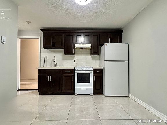 2nd image of 457 King St E #3