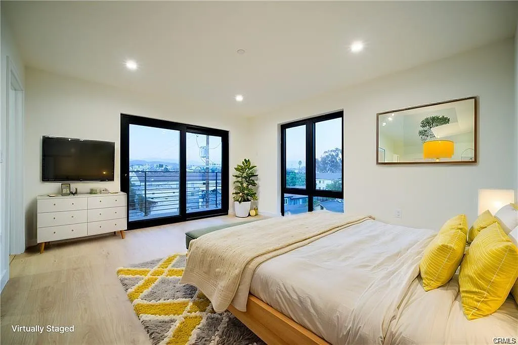 616 Mariposa Avenue - 616 1... — Photo 2