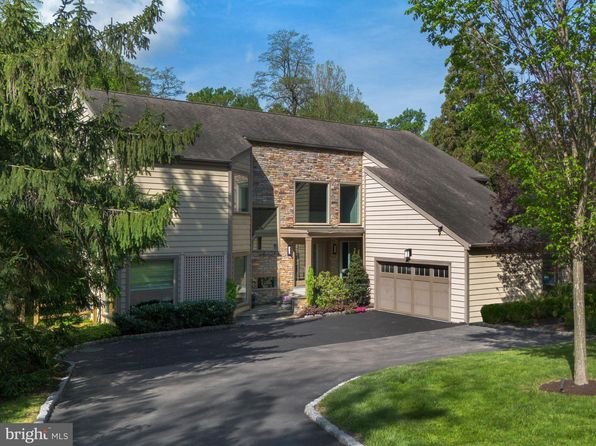 1136 Springmont Cir, Bryn Mawr, PA 19010