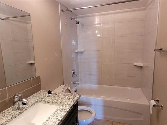 4th image of 1900 W 25a St SW #302