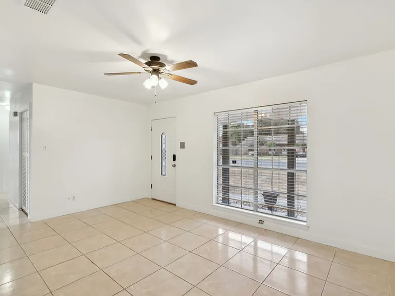 4311 Sun Gate St — Photo 2