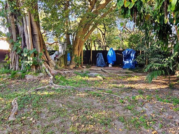 625 NE 121st St, North Miami, FL 33161