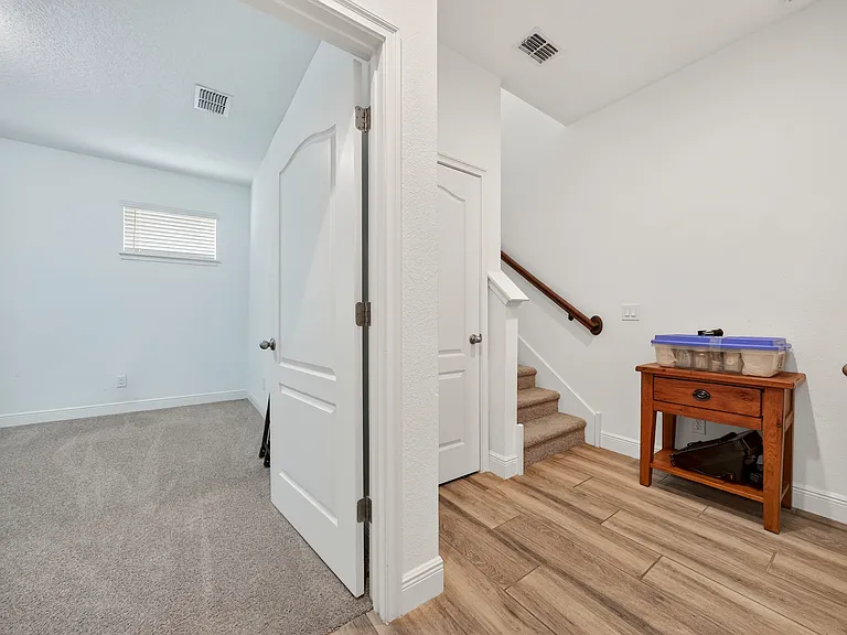 8412 Karrer Ter — Photo 36