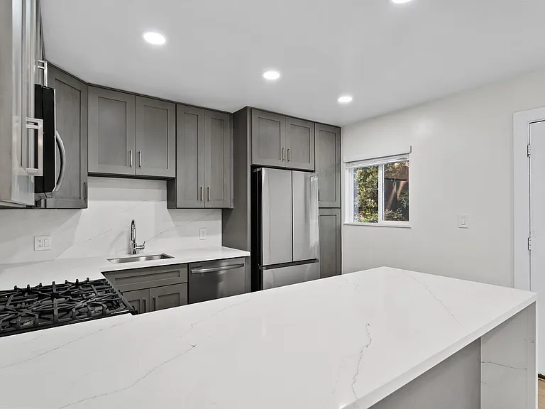 Ocean Beach Living | Modern 2Bd/2Ba | Laundry in-unit — Photo 17
