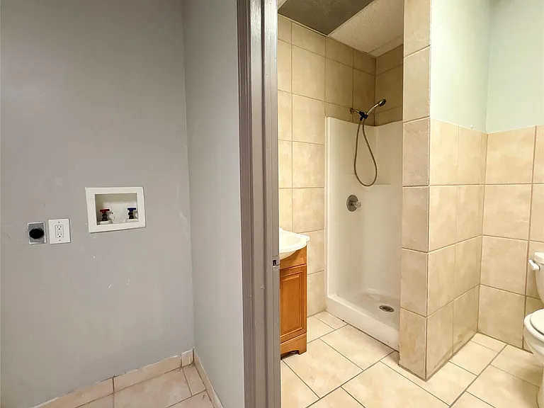 2036 Avenue F — Photo 16