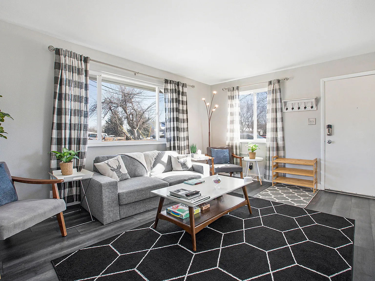 3 bed, 1000 sqft, $2,300 — Photo 3