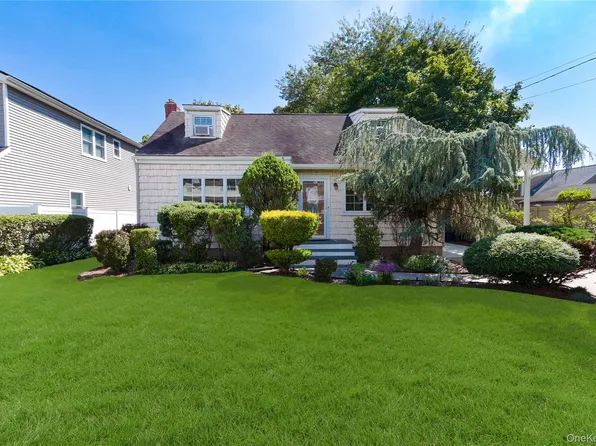 5 Lime Court, West Babylon, NY 11704