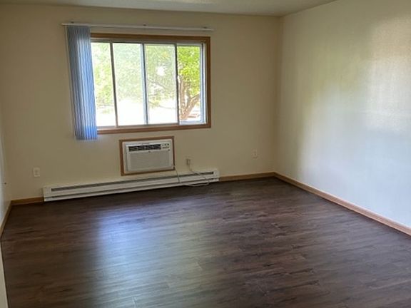 2nd image of 918-920 Gould St #920-04