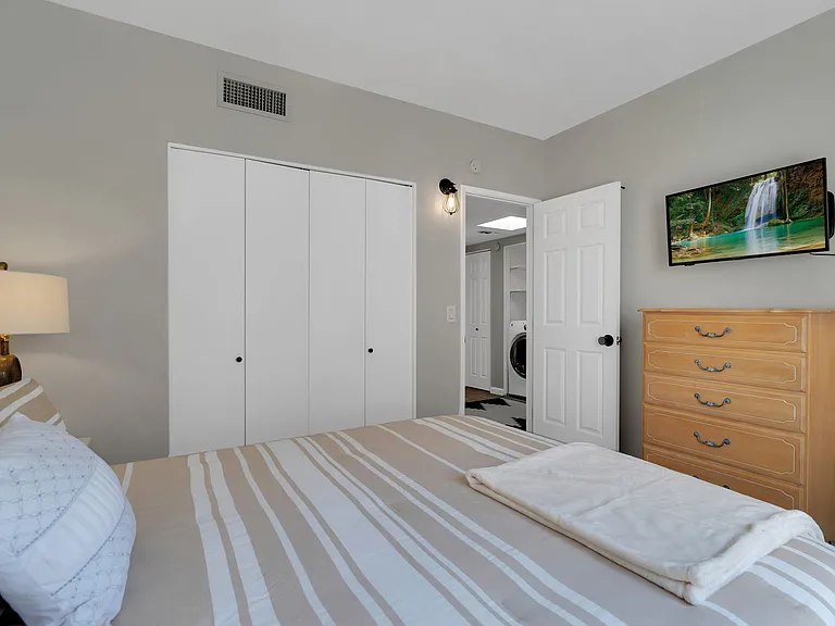 2881 E Weymouth Cir — Photo 18