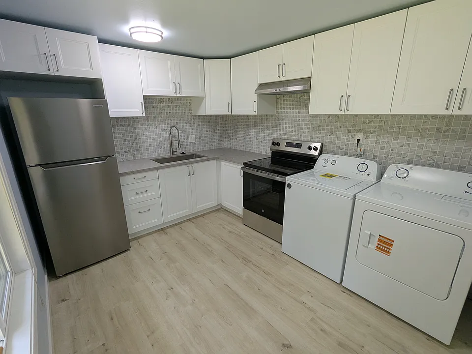 Kitchen - All new appliances!