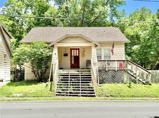 215 S Leonard St, Liberty, MO 64068