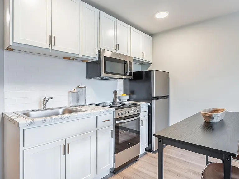 Sandburg Studios | Enjoy a Reduced $500 Security Deposit! — Photo 27