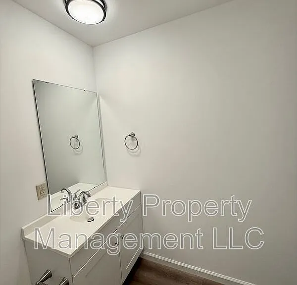 534 E 6th Ave — Photo 12