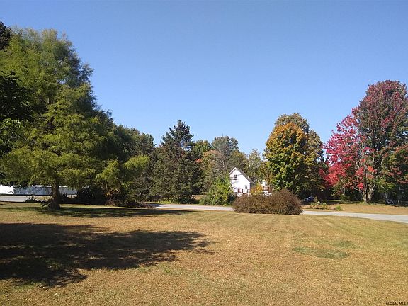 4th image of 17 Farmington Ave