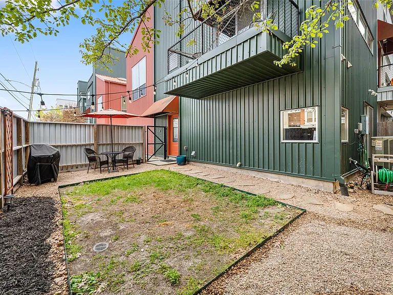 2924 Commerce St — Photo 27