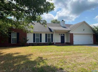 111 Castleridge Dr, New Market, AL 35761