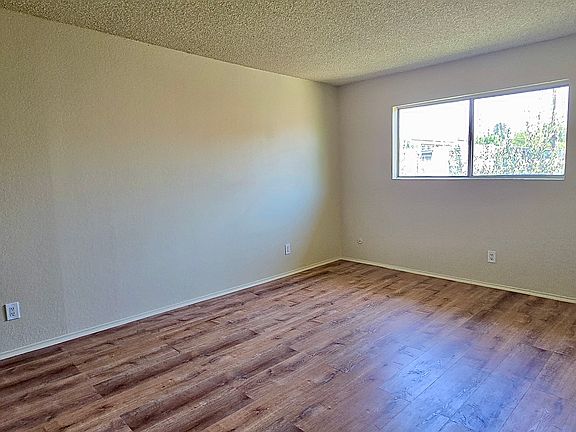 5th image of 5900 Reseda Blvd APT 210