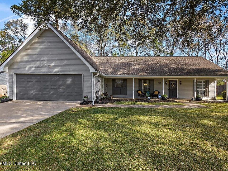 1st image of 458 Lee St