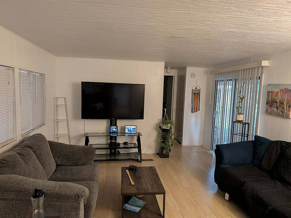 13th image of 407 E Erie Dr