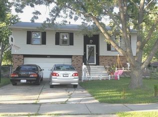 822 E Streamwood Blvd, Streamwood, IL 60107