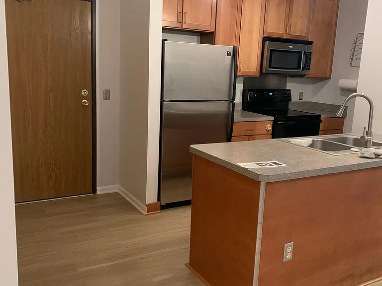 215 7th St NE #206 — Photo 4
