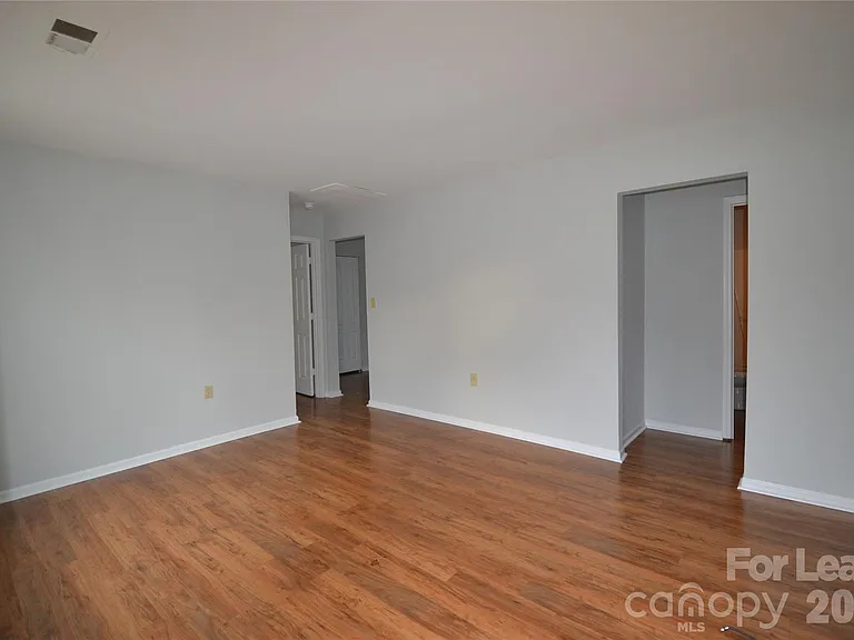 924 Junius St — Photo 6