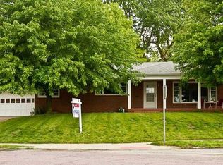 900 California Dr, Des Moines, IA 50312