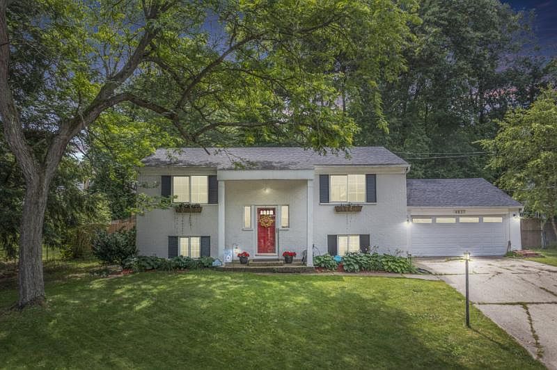 1st image of 4837 Kittery Dr NW