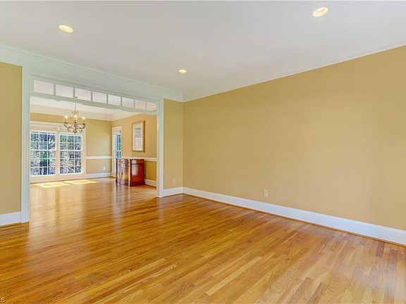 5th image of 2443 N Beech Ln