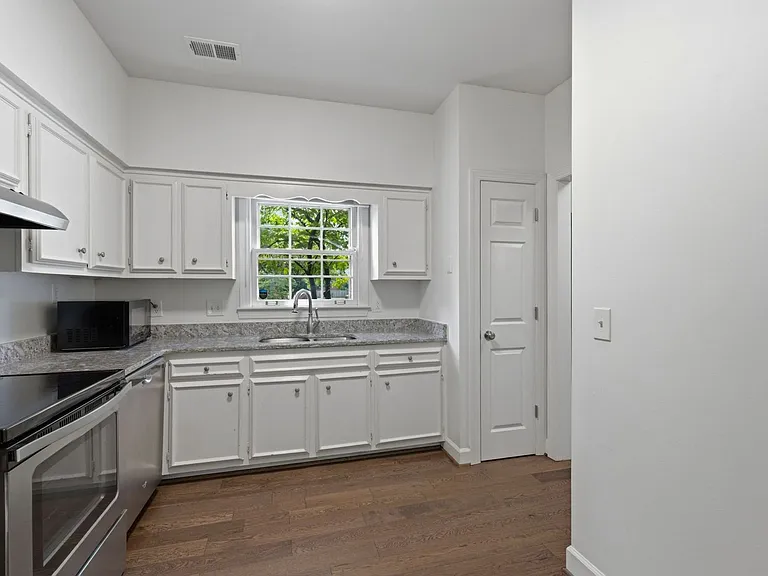 115 Westwood Trce — Photo 5
