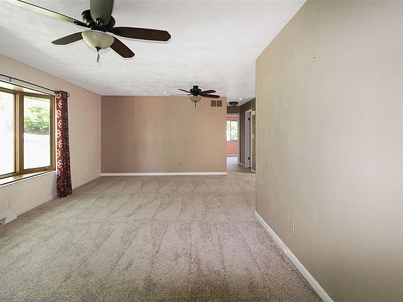 4th image of 3730 N Breckenridge Ct