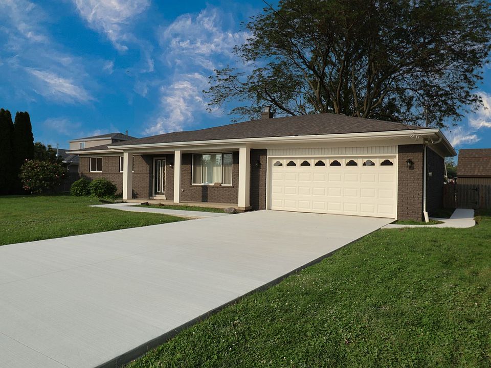 37968 Huron Pointe Dr, Harrison Township, MI 48045 Zillow