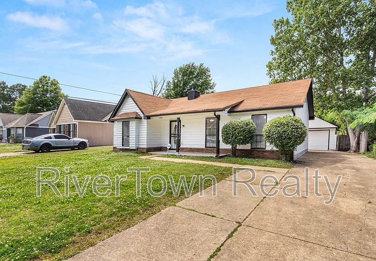 4585 Berrypick Ln S — Photo 2