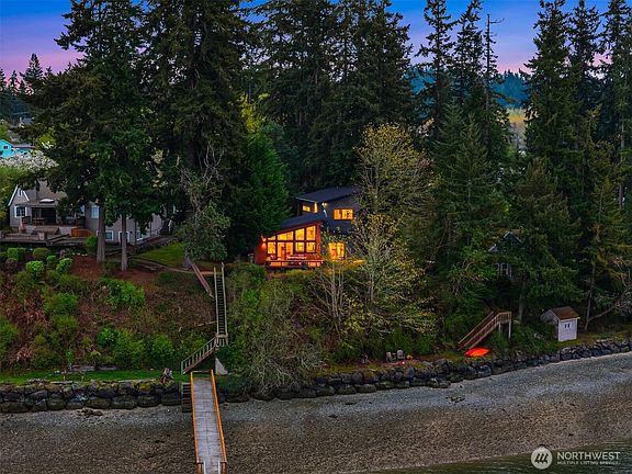 2nd image of 15627 Cove Point Lane NE