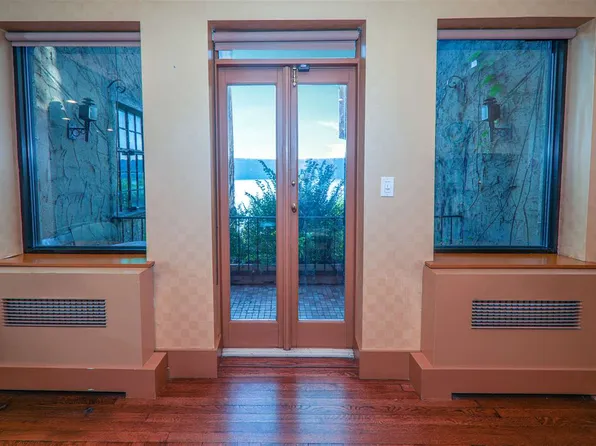 2501 Palisade Avenue image 8 of 25