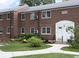 25234 60th Ave, Little Neck, NY 11362