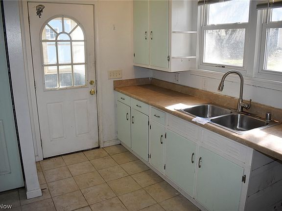 5th image of 10820 North St