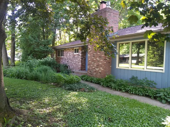 2627 Oakcrest Dr, Neenah, WI 54956