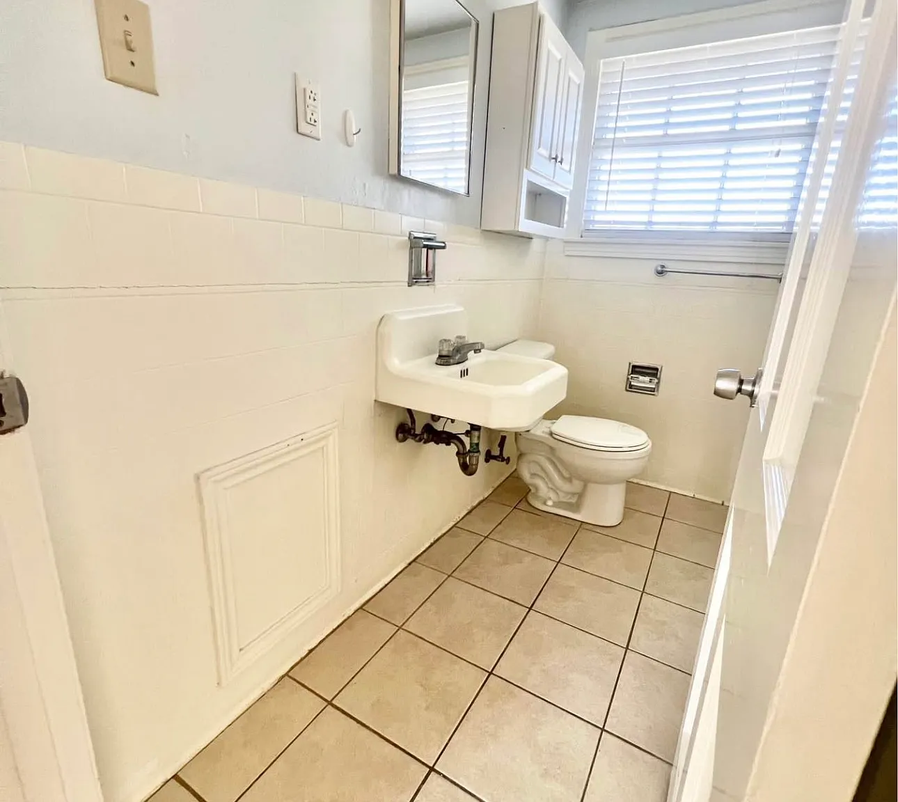 2 bed, 1000 sqft, $1,100 — Photo 1